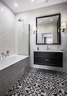 Luxury Mint Apartments Main Square