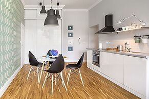 Luxury Mint Apartments Main Square