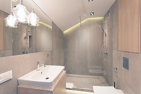 Luxury Mint Apartments Main Square