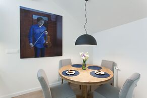 Luxury Mint Apartments Main Square