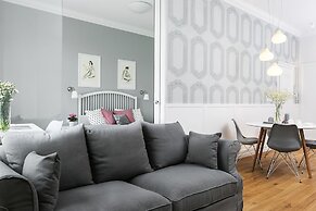 Luxury Mint Apartments Main Square