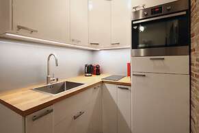 Luxury Mint Apartments Main Square