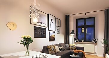 Luxury Mint Apartments Main Square