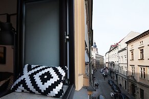 Luxury Mint Apartments Main Square