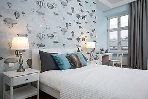 Luxury Mint Apartments Main Square