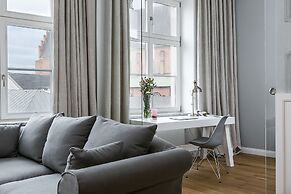 Luxury Mint Apartments Main Square