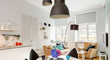 Luxury Mint Apartments Main Square