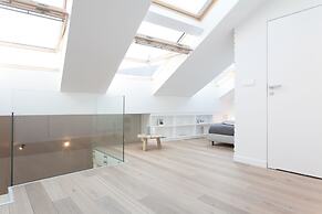 Luxury Mint Apartments Main Square