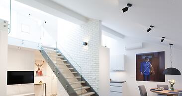 Luxury Mint Apartments Main Square