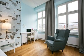 Luxury Mint Apartments Main Square