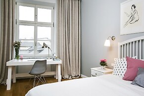 Luxury Mint Apartments Main Square