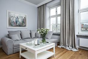 Luxury Mint Apartments Main Square