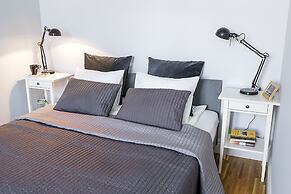 Luxury Mint Apartments Main Square