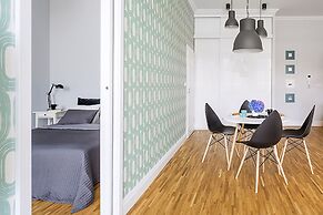 Luxury Mint Apartments Main Square