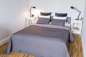 Luxury Mint Apartments Main Square