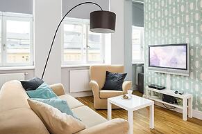 Luxury Mint Apartments Main Square