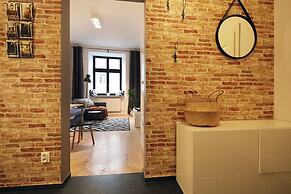 Luxury Mint Apartments Main Square