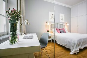 Luxury Mint Apartments Main Square