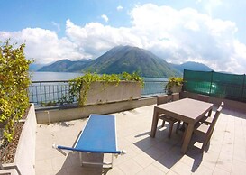 Silver Lake Residence