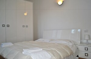 Silver Lake Residence