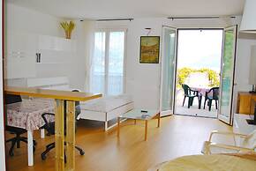 Silver Lake Residence