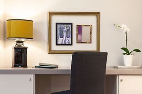 B The Guest Downtown