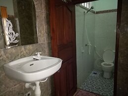 Krisna Bungalows & Restaurant