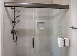 Townsend Place B202 1 Bedroom Condo by RedAwning