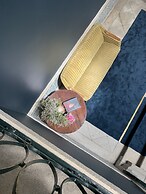 Condes de Azevedo Palace