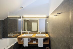 Condes de Azevedo Palace