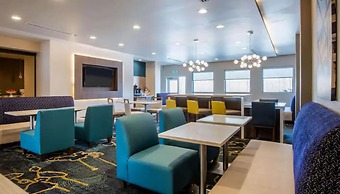 La Quinta Inn & Suites by Wyndham Buffalo Amherst