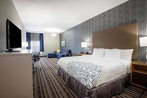 La Quinta Inn & Suites by Wyndham Buffalo Amherst