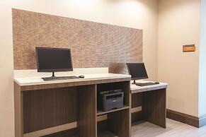 La Quinta Inn & Suites by Wyndham Buffalo Amherst