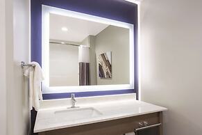 La Quinta Inn & Suites by Wyndham Buffalo Amherst