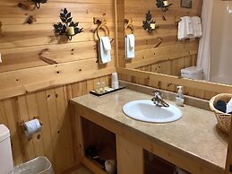 Nacoochee Valley Lodge