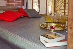 Apartment at the Red Bridge