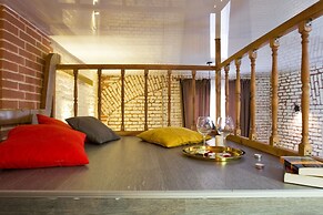 Apartment at the Red Bridge