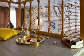 Apartment at the Red Bridge