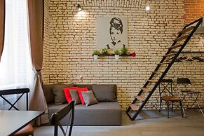 Apartment at the Red Bridge