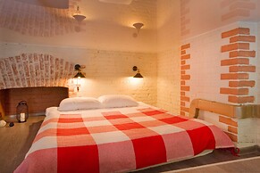 Apartment at the Red Bridge