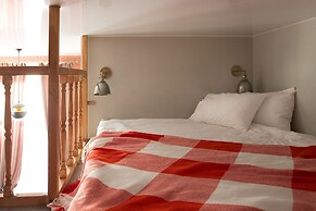 Apartment at the Red Bridge