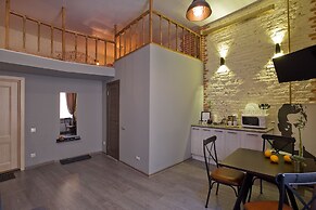 Apartment at the Red Bridge