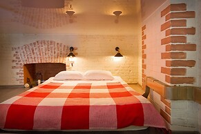 Apartment at the Red Bridge