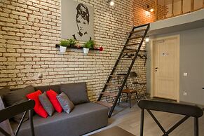 Apartment at the Red Bridge