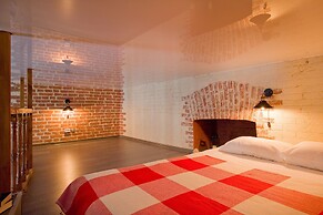 Apartment at the Red Bridge