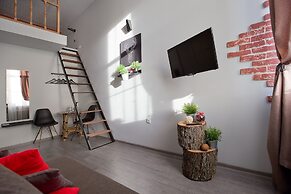 Apartment at the Red Bridge