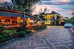 Saffron Beach Bistro & Cottages