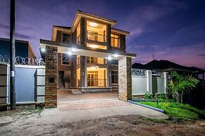 Saffron Beach Bistro & Cottages