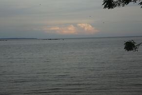 Saffron Beach Bistro & Cottages