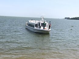 Saffron Beach Bistro & Cottages